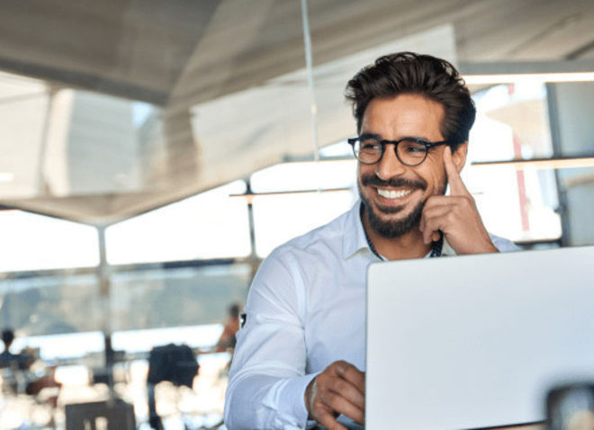 Optimistic expert analyzing AI and media for data-driven solutions.